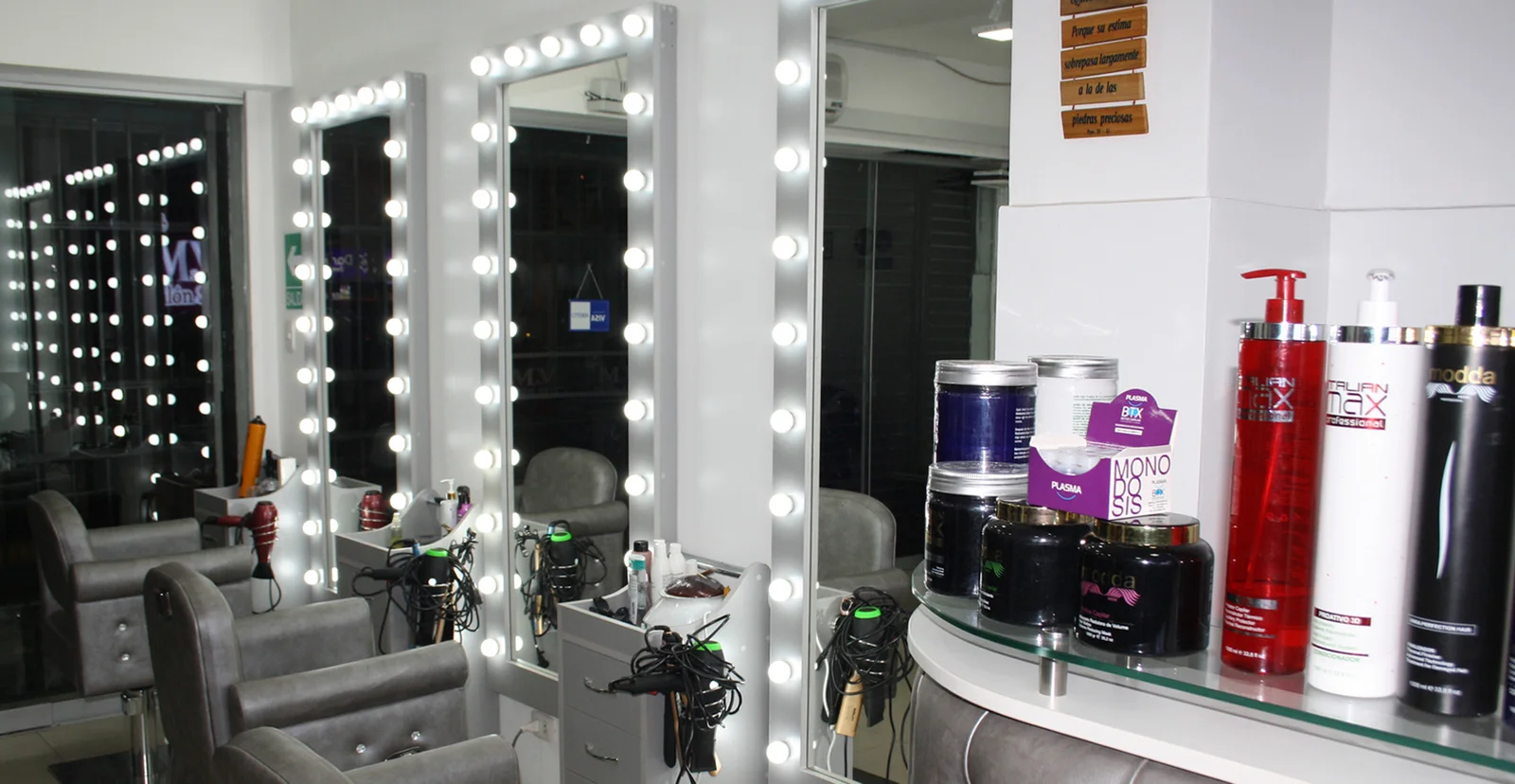 Hero de galeria de M y V Salon SPA.